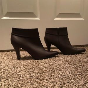 Size 8, Rich Brown Ankle Boots!